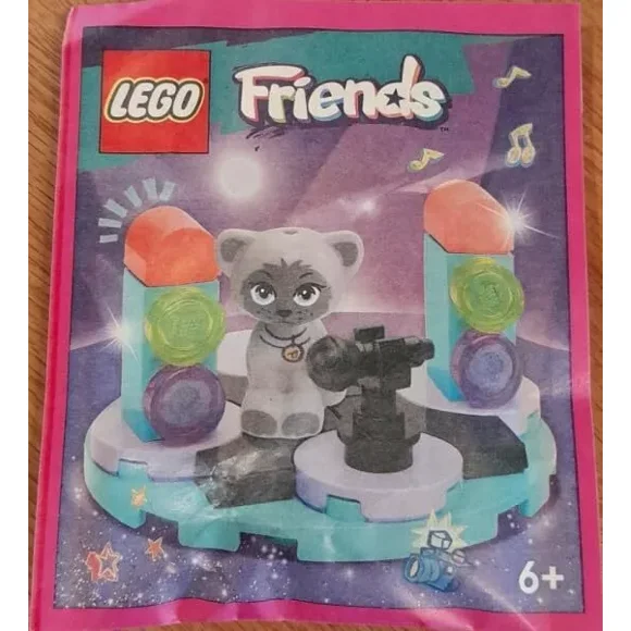 LEGO Friends: Cat (Gertrude) Minifigure on Karaoke Stage Mini Set (21 pcs)