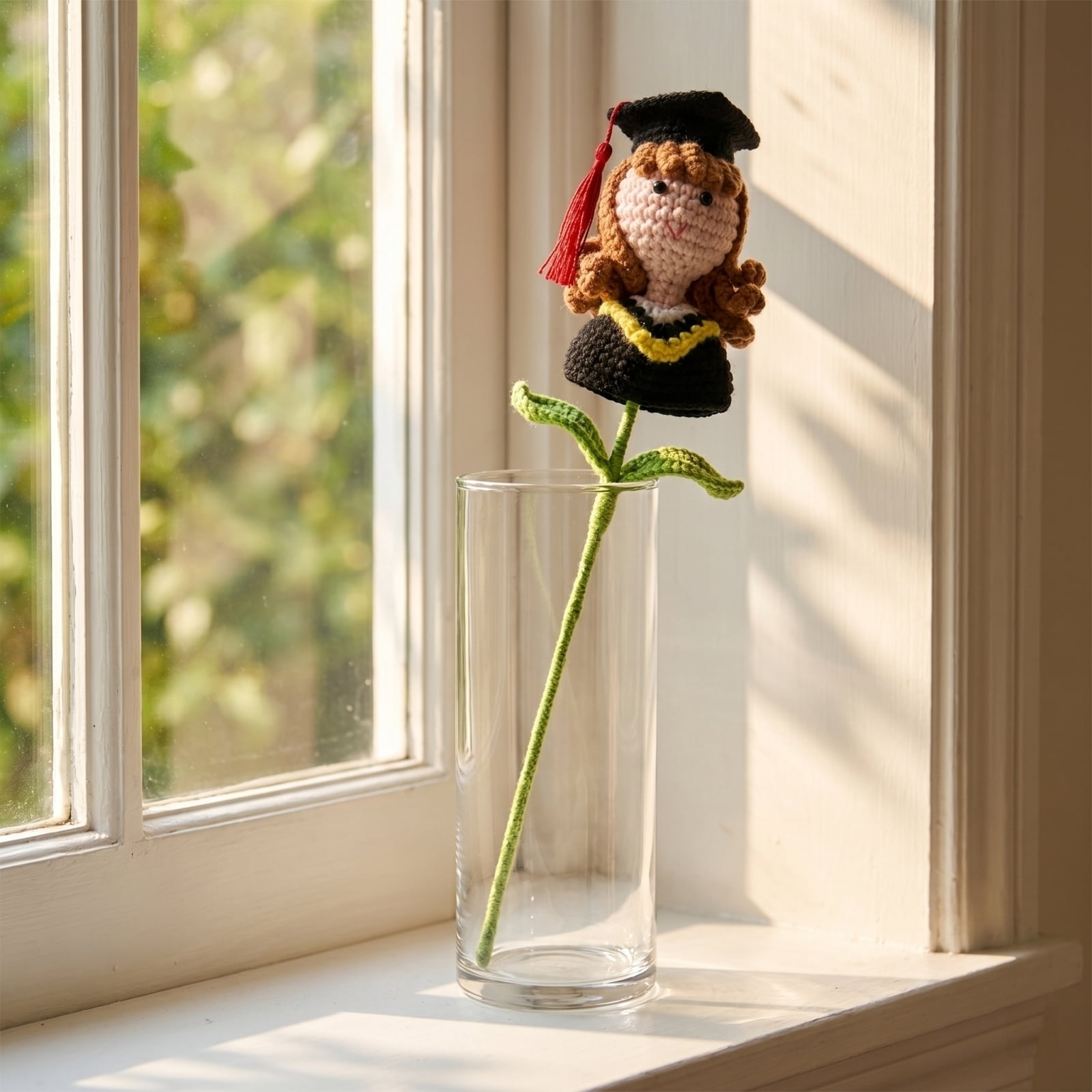 StlyGar Crochet Flower Graduation Hat Girl boy Figurine Artificial Bouquet Stylish Academic Achievement gift 11.8in