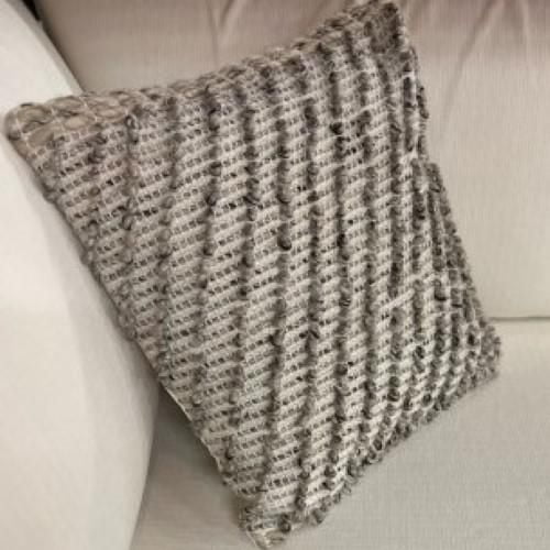 Coussin texturé Terra 18''x18'' - Taupe