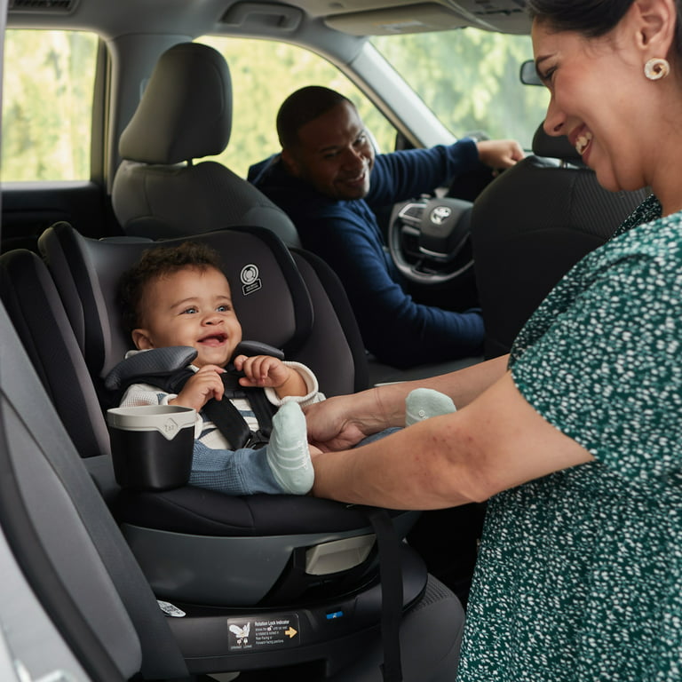 When Can I Turn My Baby Around to Face Forward in the Car?