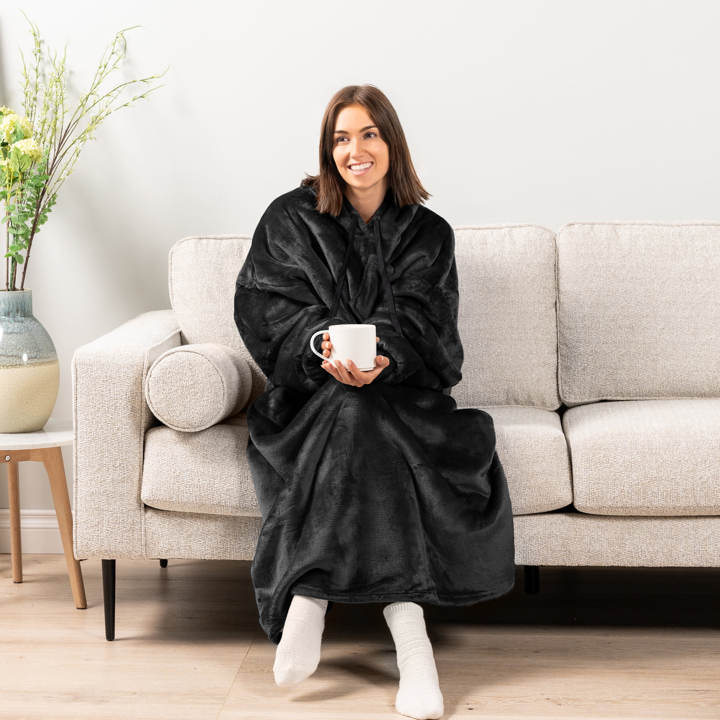 PAVILIA Blanket Hoodie for Women Black, Sherpa Wearable Blanket Men, Cozy Oversized Sweatshirt Blanket, Warm Fleece Hooded Blanket Sweater with Sleeves and Two Big Pocket, Adult Long, Black
