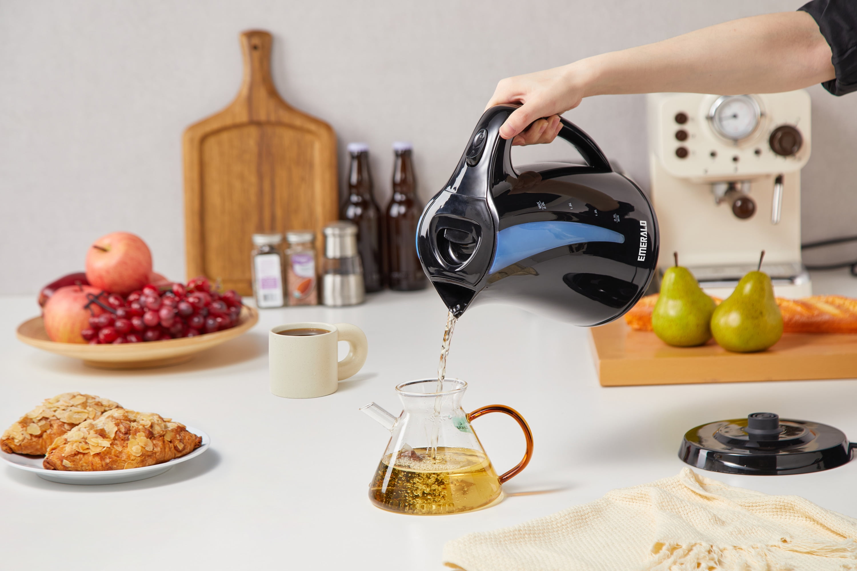 Emerald Plastic Electric Kettle, Countertop Tea Kettle Water Boiler Heater, 2L, Black
