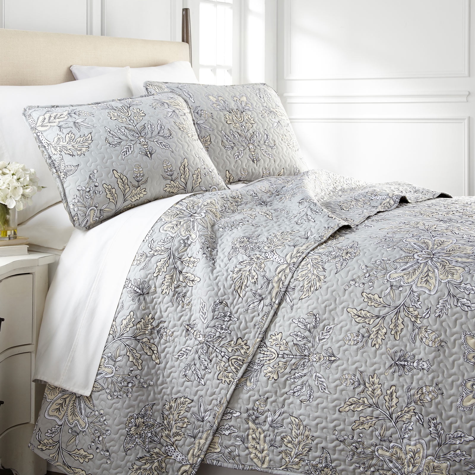 Details about   Gray Quilted Coverlet & Pillow Shams Set Vintage Style White Roses Print 