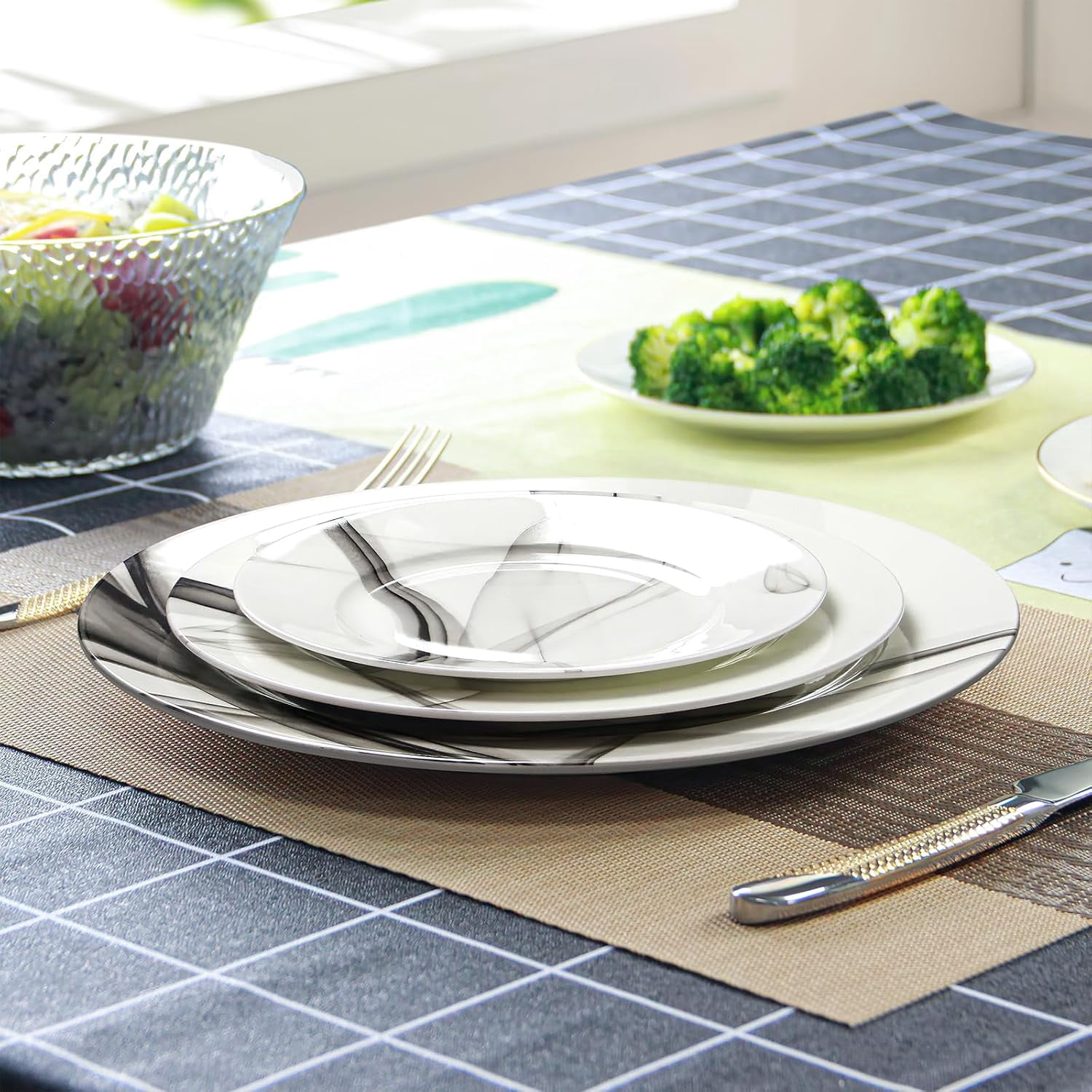 6.5 Inch Porcelain Plate Set of 6, White Dessert Plates Ceramic Salad Appetizer Plates for Christmas party, Ceramic Plates for Dinner