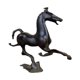 thumbnail image 1 of Ornamento de arte de caballo galopante de latón Pequeña estatua de animales coleccionables adornos de té Pet para el coche Desk Design Decoración de, 1 of 9