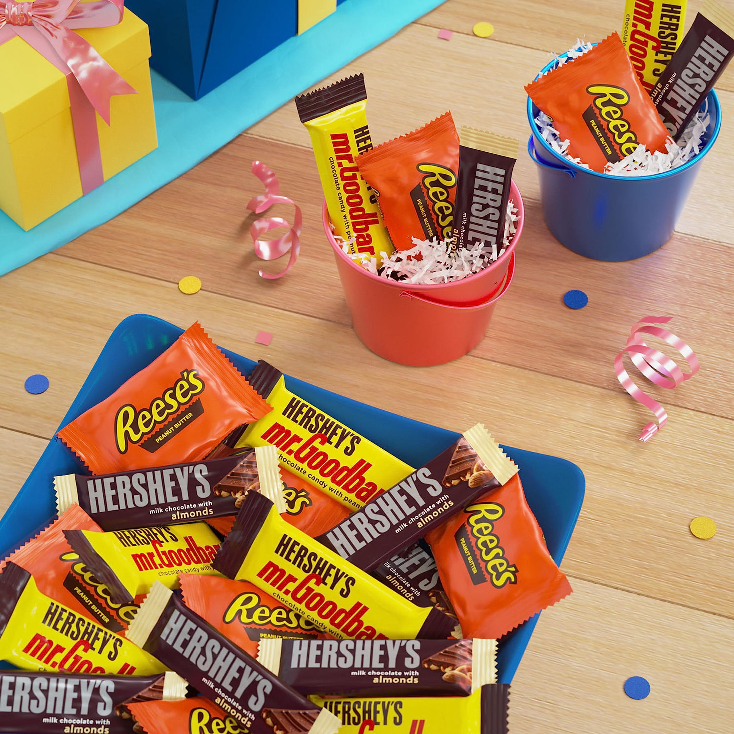 HERSHEY'S and REESE'S Assorted Chocolate Flavored Snack Size, Candy Party Pack, 29.2 oz