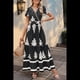 thumbnail image 4 of Vestido de Corta con Cuello en V, Estampado Floral, Bolsillos y Mangas Acampanadas, Color Negro, Talla M, 4 of 7