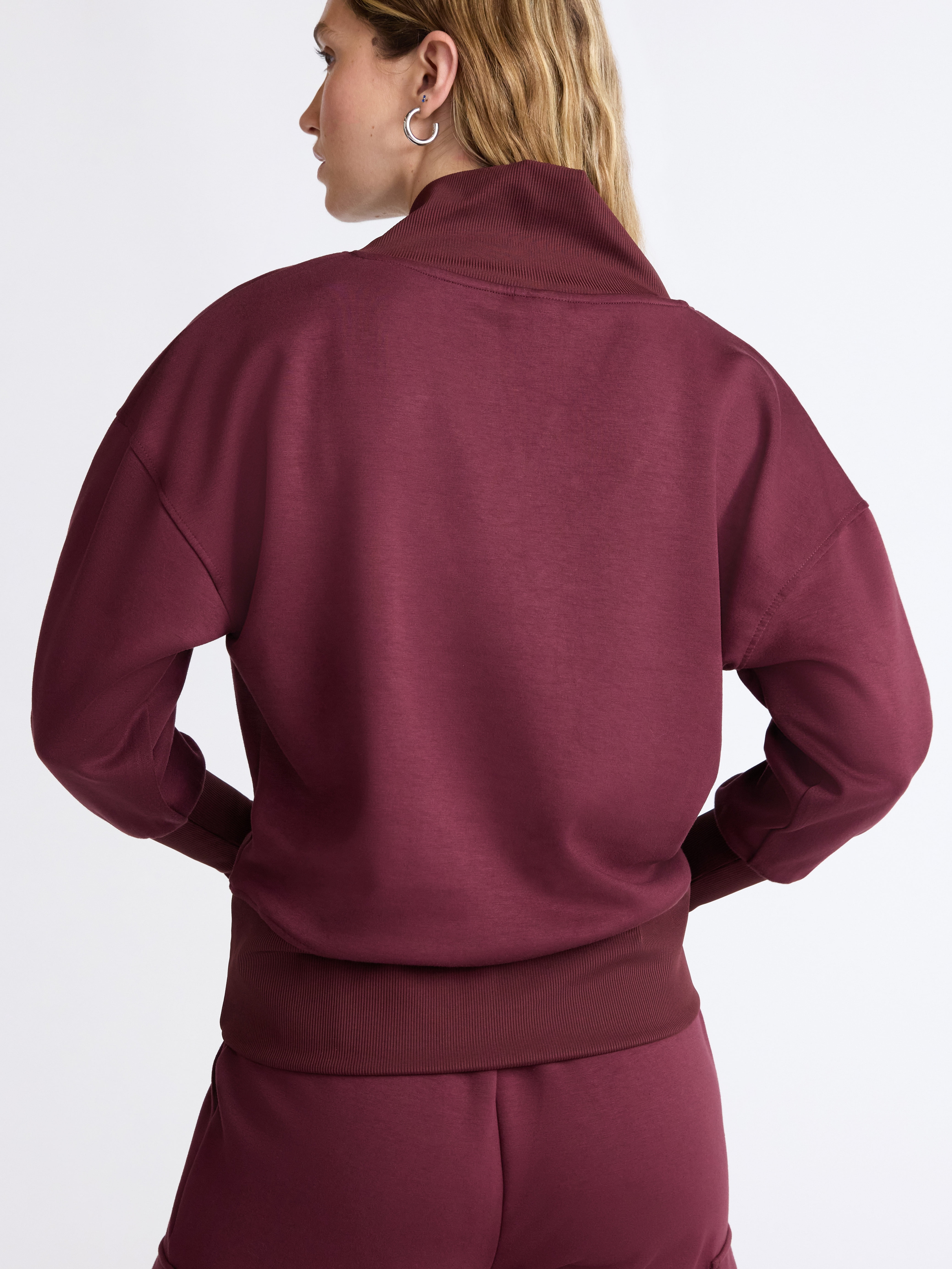 Scoop Women's and Women's Plus New Scubaknit V Neck Sweatshirt, Sizes XS-4X
