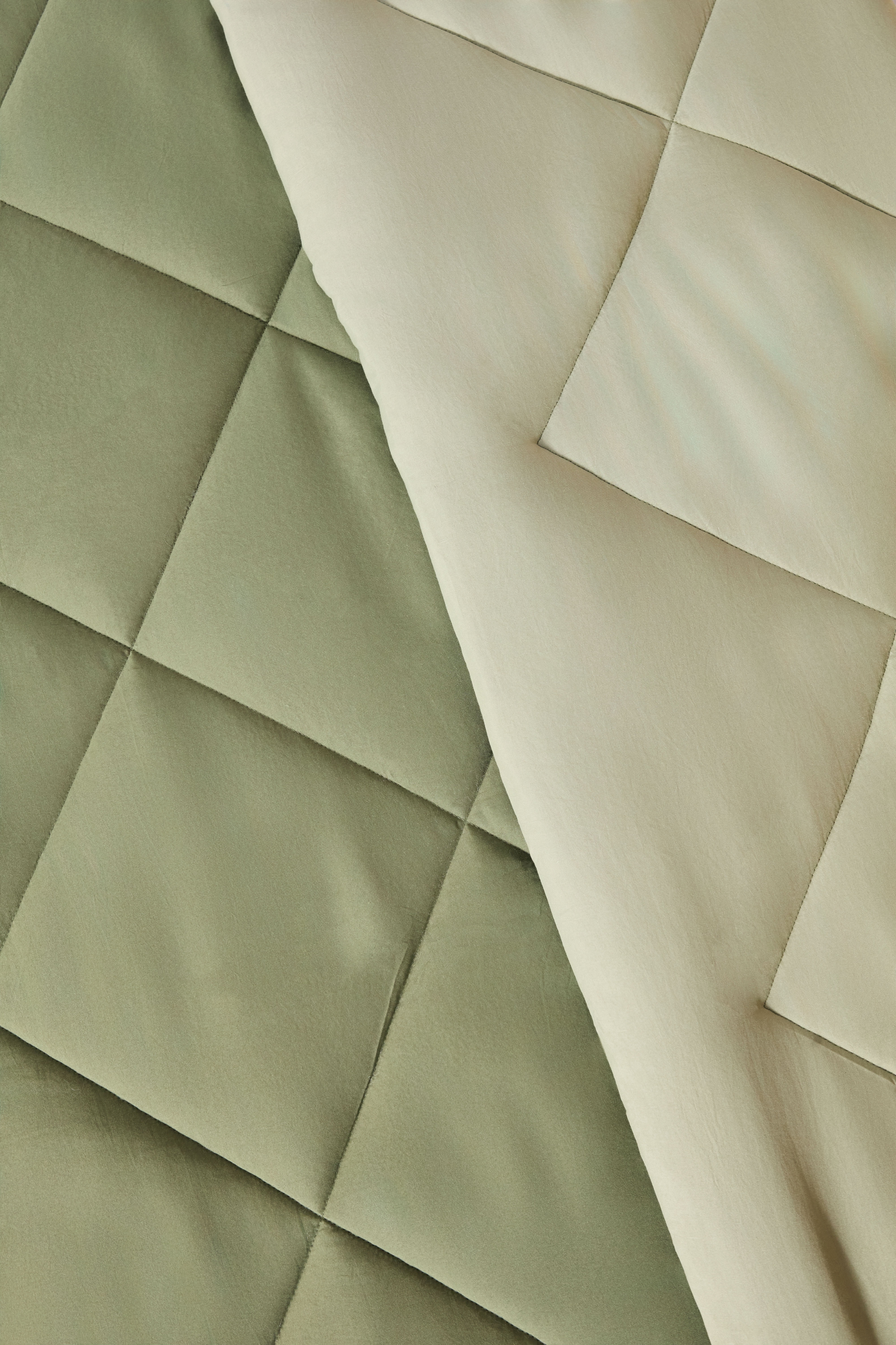 Mainstays Full/Queen Comforter, All-Season Reversible Microfiber, Dark Green