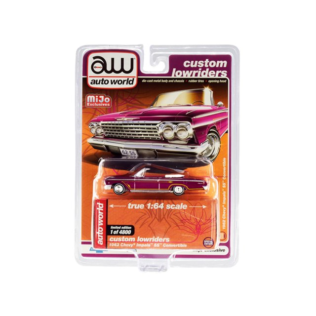 Coche de Modelo fundido a presión 1962 Chevrolet Impala SS Convertible Plum Purple con rayas amarillas Lowriders personalizados Edición limitada 4800 piezas 1/64 Auto World