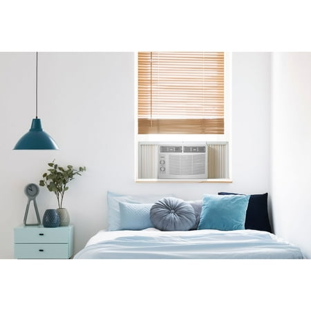 Amana - 150 Sq. Ft 5,000 BTU Window Air Conditioner - White