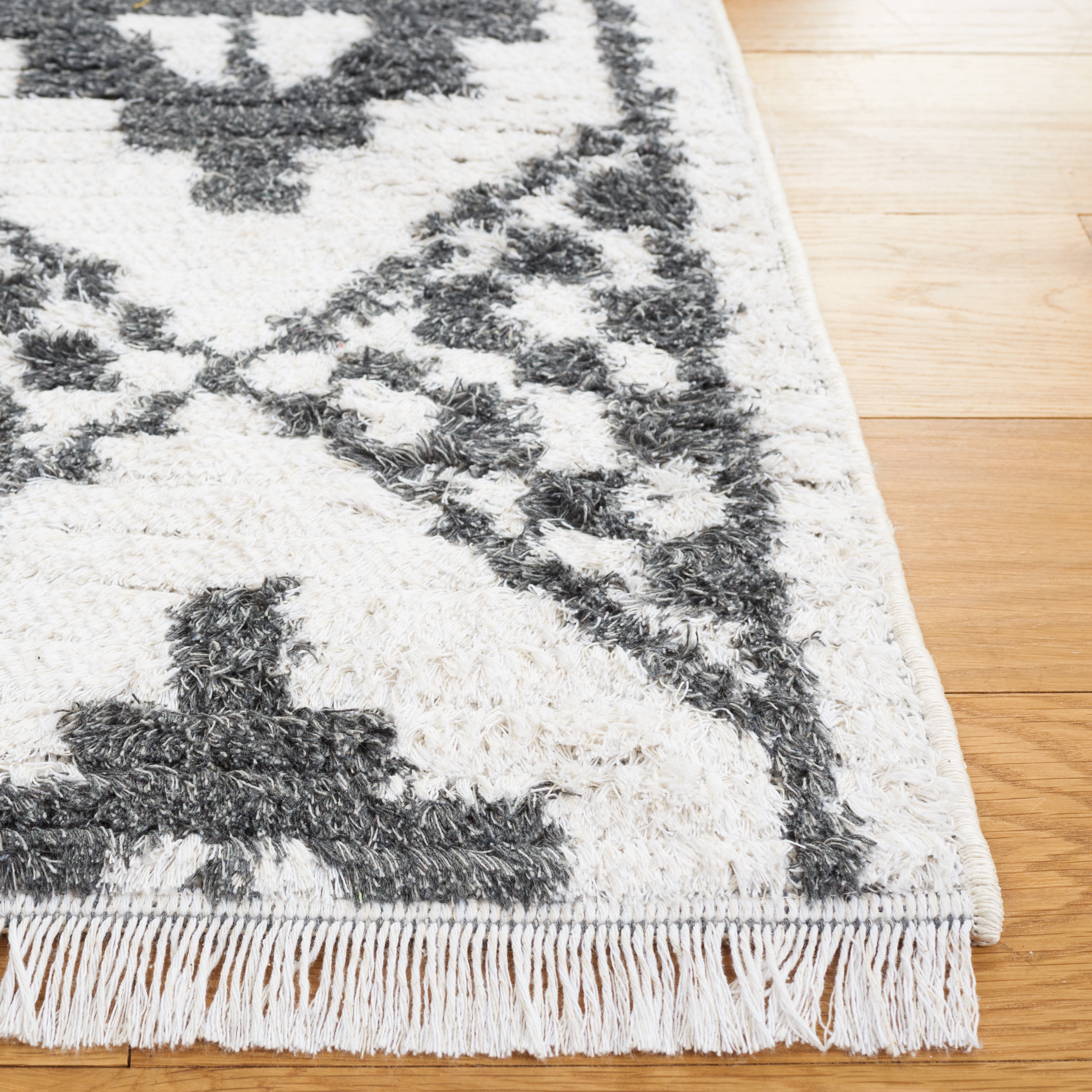 SAFAVIEH Augustine Norman Geometric Area Rug, Gray/Ivory, 5' x 7'7"