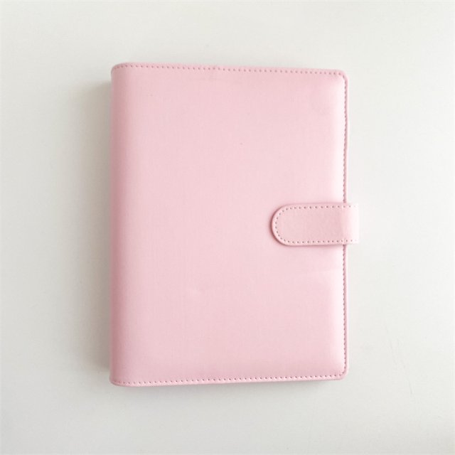 Álbum de fotos de 3 pulgadas con cuatro cuadrículas y hojas sueltas con hebilla magnética de PU en combinación de colores rosa y blanco para guardar tarjetas pequeñas