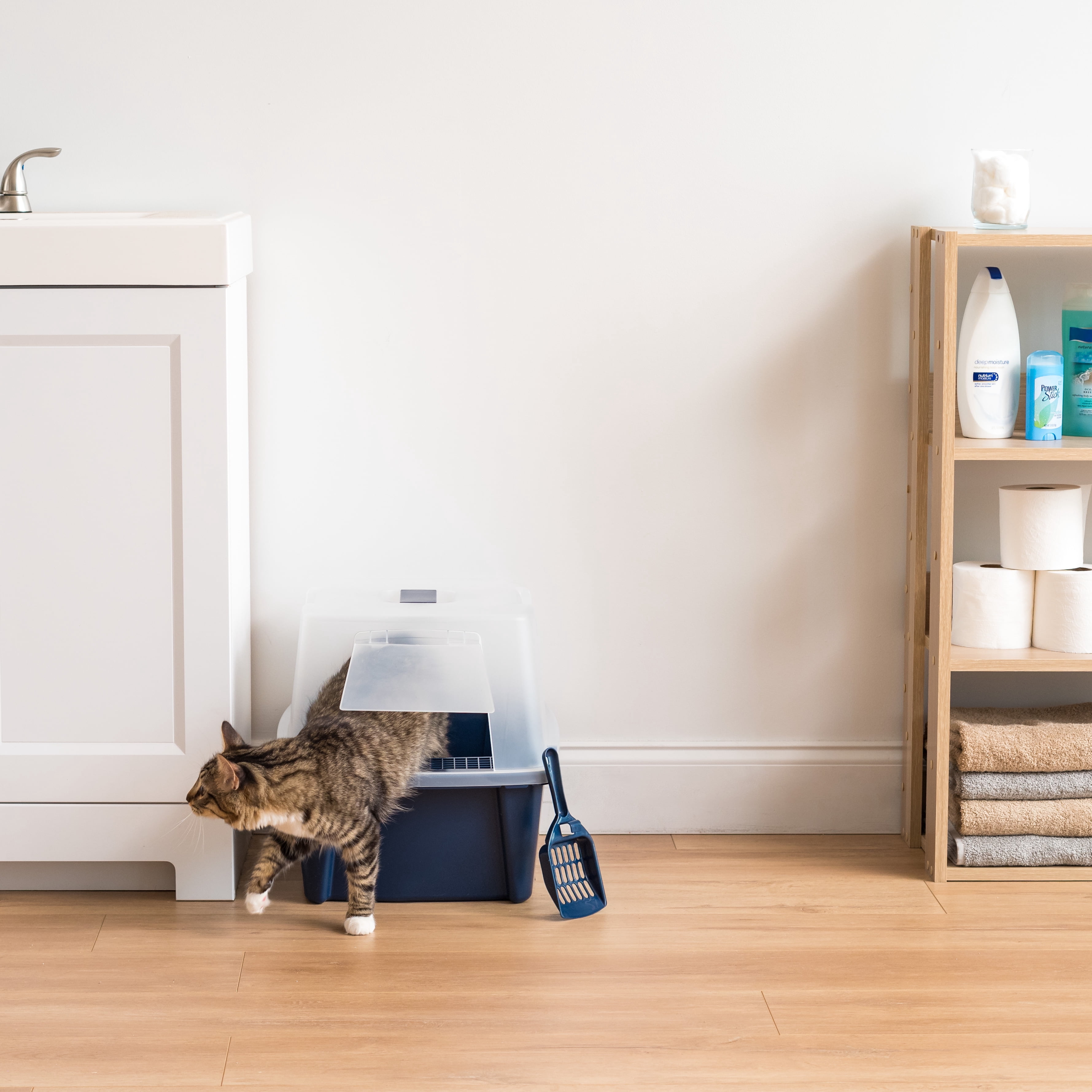 IRIS Large Enclosed Hooded Litter Box with Front Door Flap and Scoop