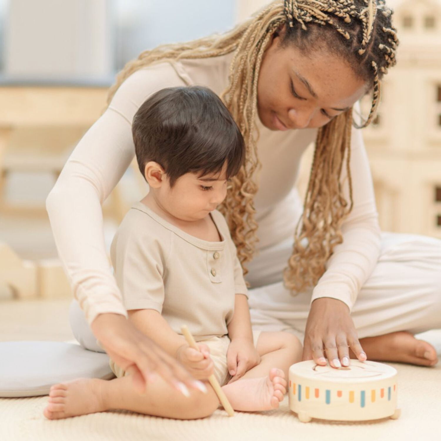 PlanToys® Wooden Sensory Drum for Toddlers – Colorful Musical Toy for Kids, Boosts Rhythm, Hand-Eye Coordination & Fine Motor Skills, Early Learning Instrument, Ideal for 12 Months+
