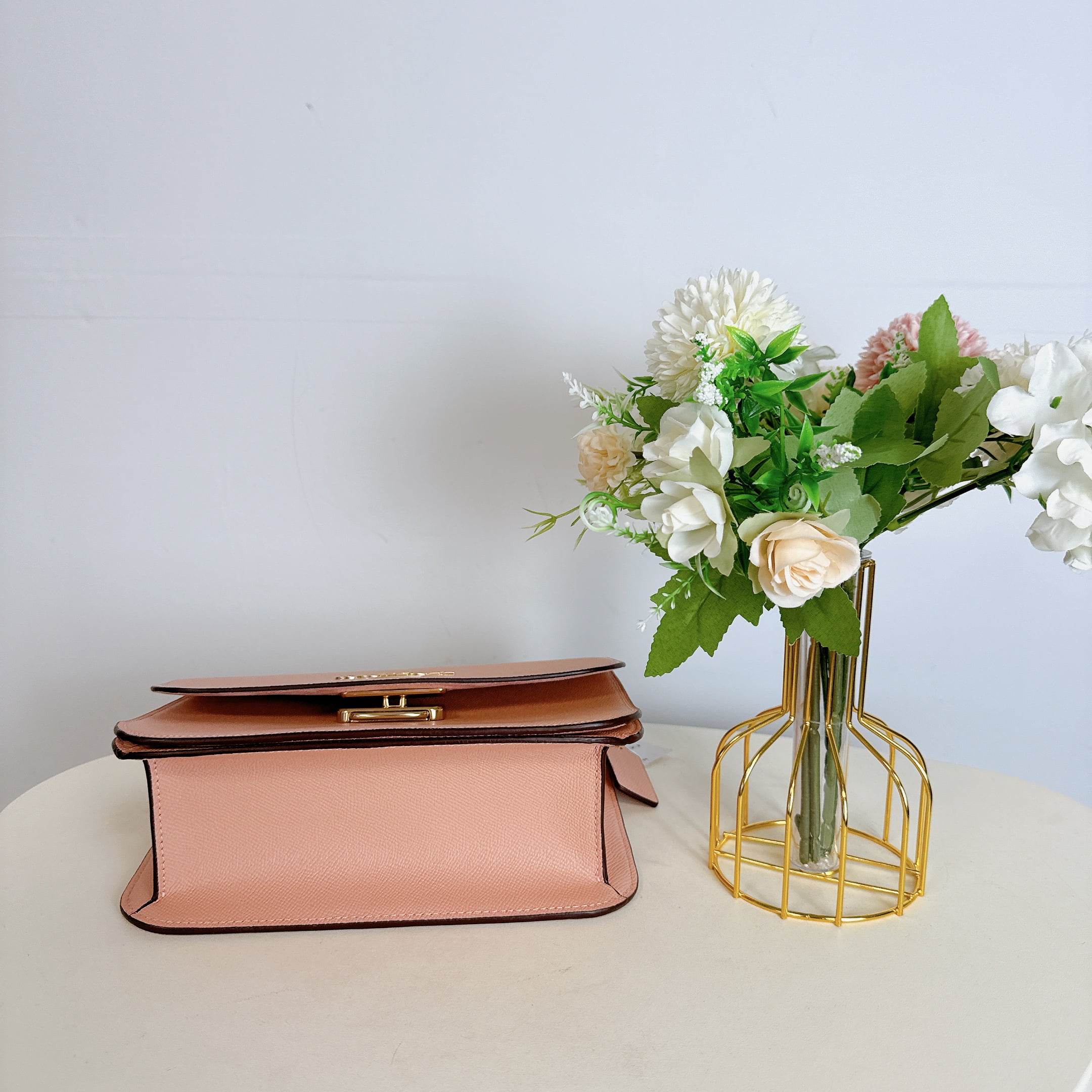 現品のみ！新品】COACH BRYNN FLAP ベージュCN061 バッグ
