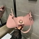 thumbnail image 4 of Minnieouse Bolso de moda de verano de tamaño adecuado para mujer On Go, bolsos cruzados de hombro con cierre elegante para mujer Bolsas de mensajero y de hombro Rosa, 4 of 6