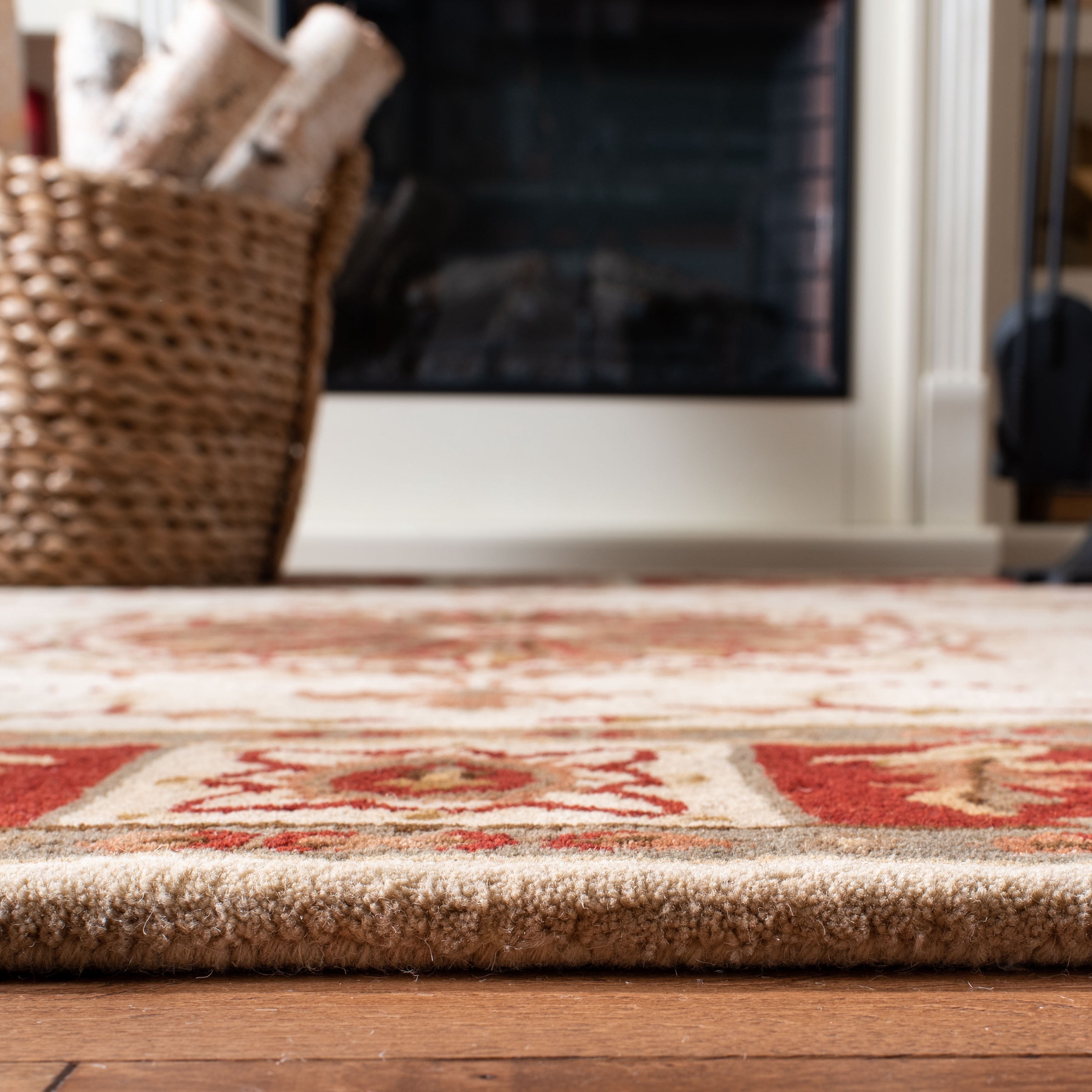 Safavieh Empire Naira Oriental Wool Area Rug, Ivory/Red, 3' x 5'
