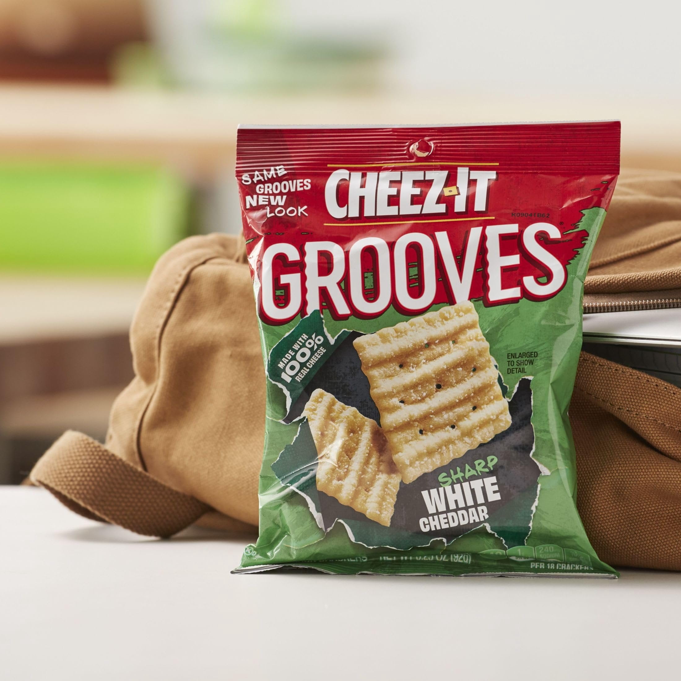 Cheez-It Grooves Crunchy Cheese Crackers, Snack Crackers, Lunch Snacks, Sharp White Cheddar (6 Pouches)