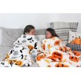 thumbnail image 3 of Manta de Halloween: Calabazas de Jack-O-Lantern con estampado de maíz dulce sobre suave terciopelo para sofá cama, sillón o dormitorio., 3 of 5