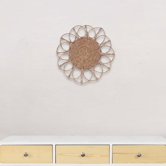 IDEANATEGRATE 1Pc Brown Rattan Woven Cat Wall Hanging Decor with Flower Design, Handmade Craft Pendant for Home Decoration