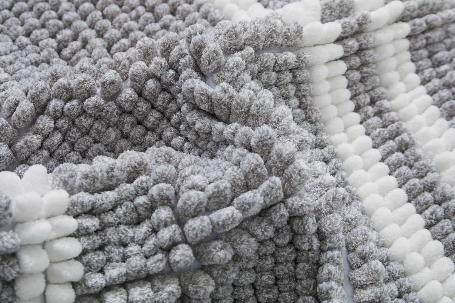 Chaps Luxury Bath Rug - Plush Comfort for Stylish Bathrooms, Grey, 17" x 24"