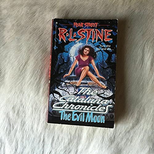 Pre-Owned The Evil Moon (Fear Street: Cataluna Chronicles, No. 1) (Paperback) 0671894331 9780671894337
