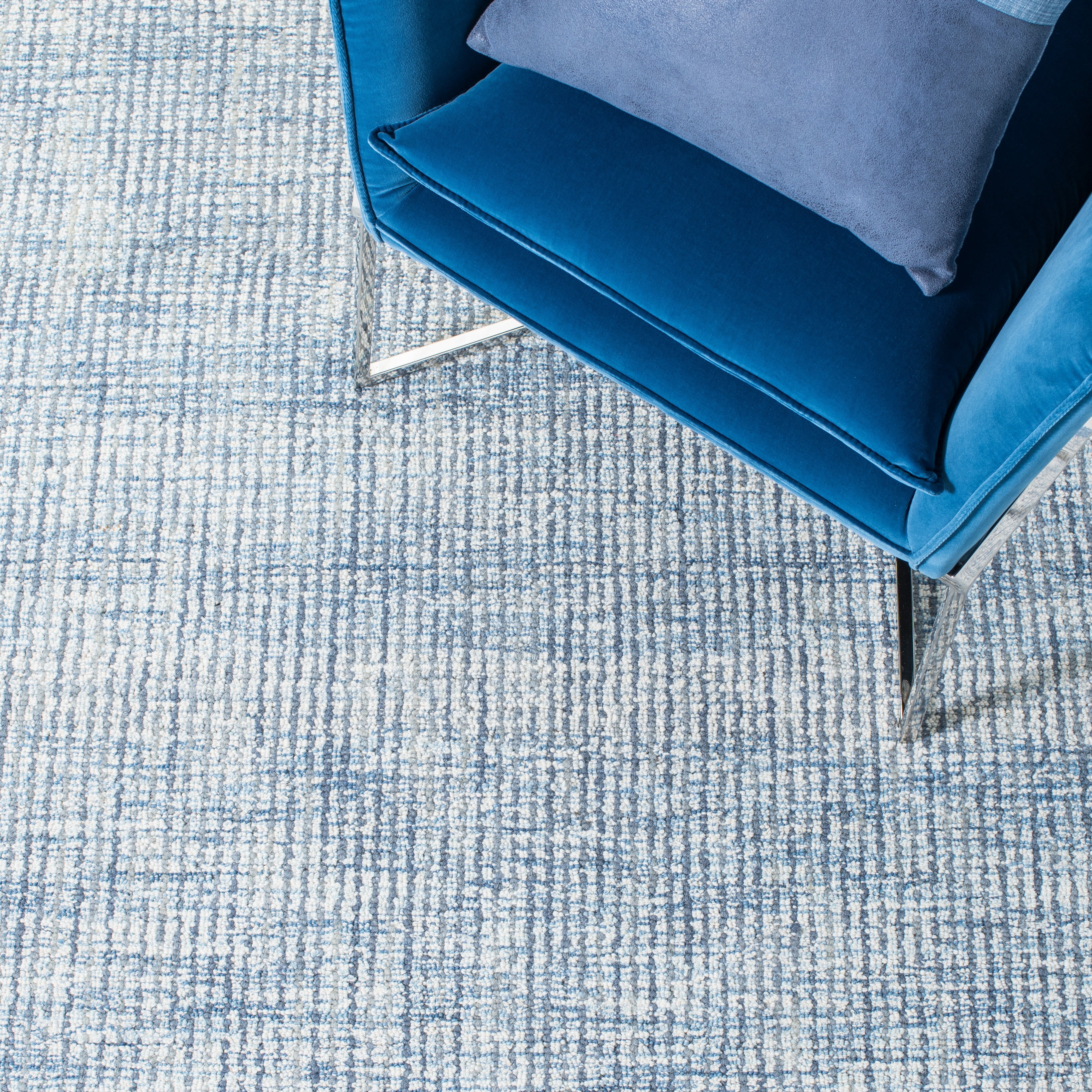 SAFAVIEH Metro Matilda Striped Area Rug, Ivory/Blue, 6' x 6' Round