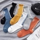 thumbnail image 1 of Calcetines de longitud media de color sólido de moda para hombre, calcetines deportivos versátiles, medias altas, calcetines de baloncesto, primavera y verano, 1 of 4