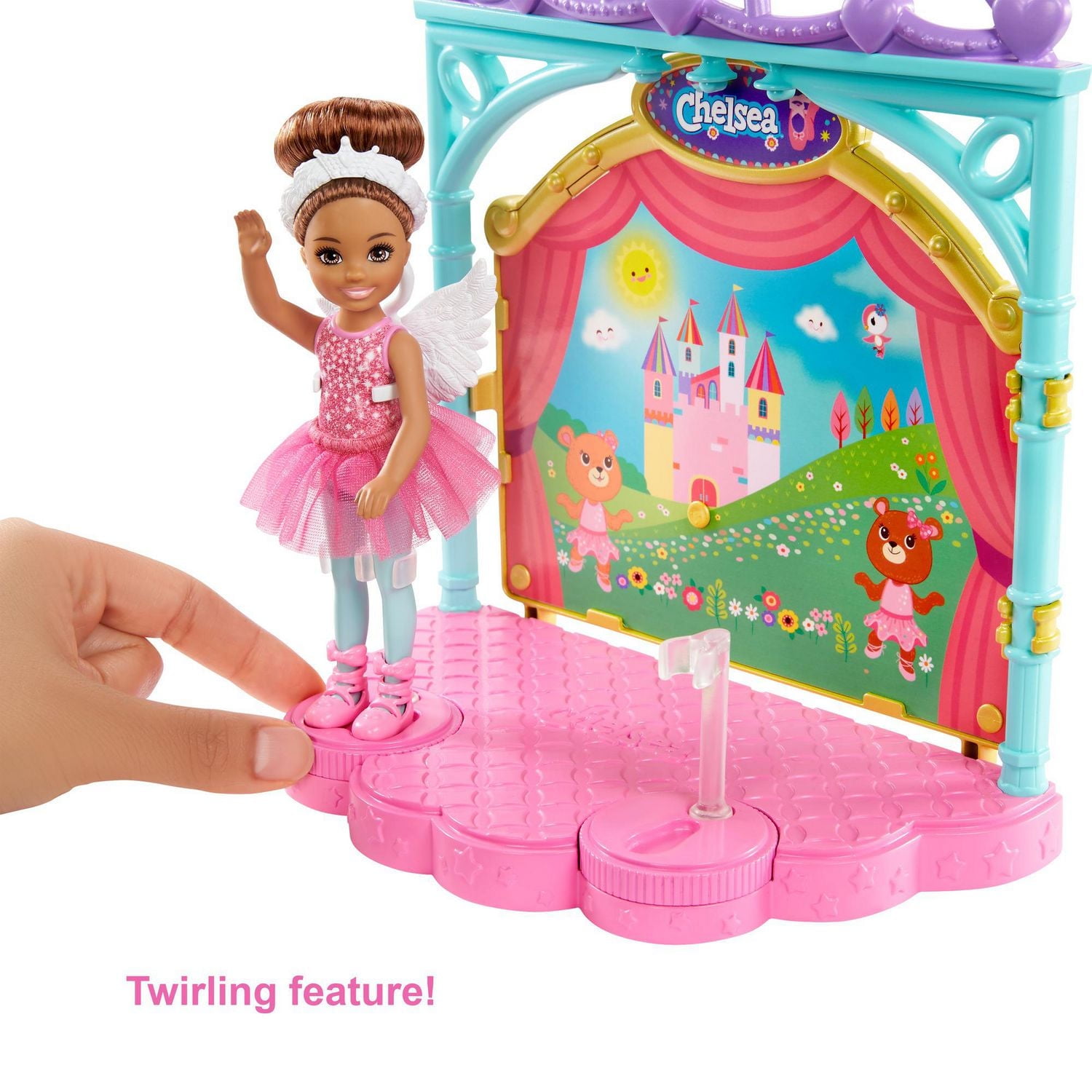 Coffret​ Barbie Club Chelsea version danse classique avec poupée Chelsea brune de 15 cm, scène modulable et accessoires dont une barre de danse et une tenue, cadeau pour enfants de 3 à 7 ans