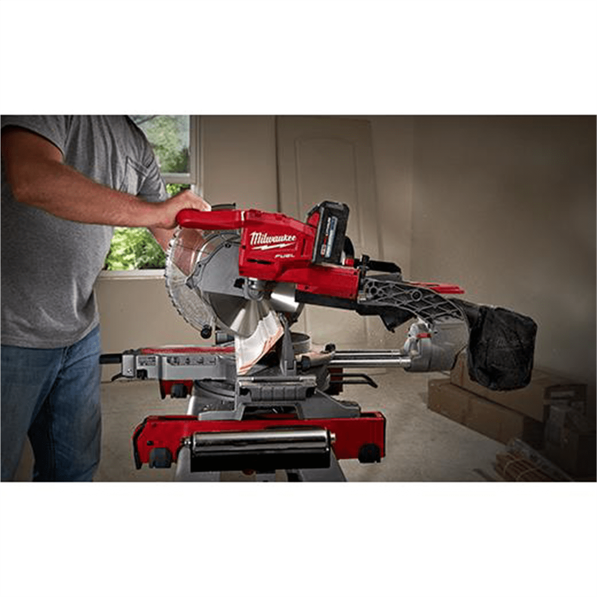 Milwaukee Tool M18 FUEL 10" Dual Bevel Sliding Compound Miter Saw