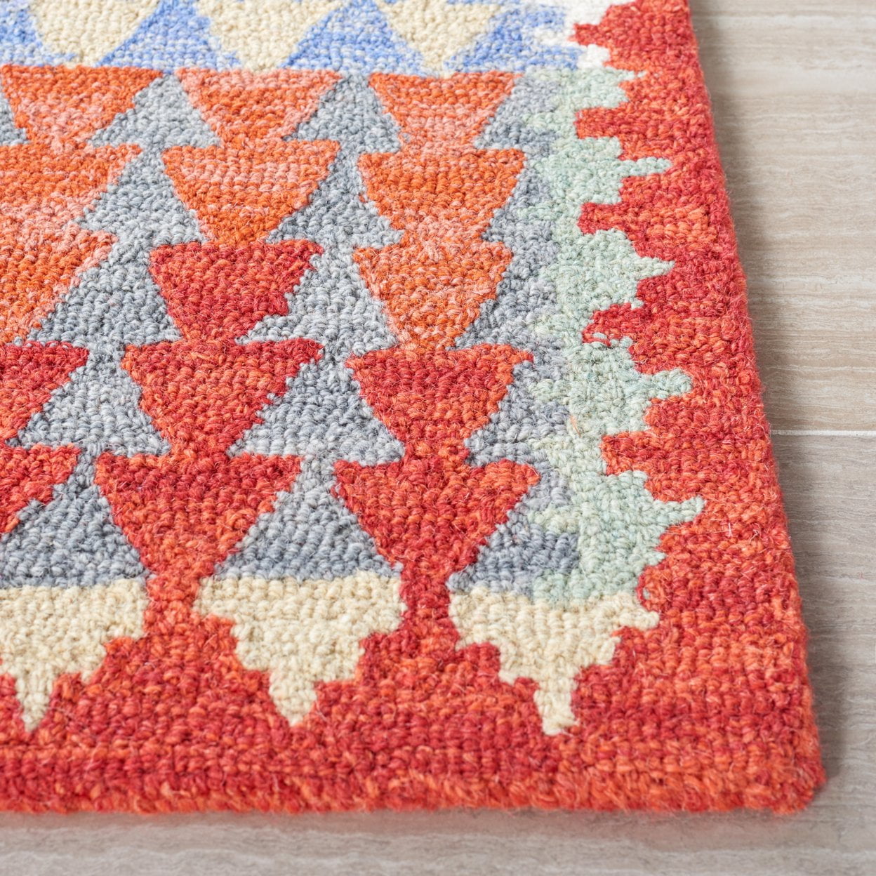 SAFAVIEH Aspen Cori Geometric Area Rug, Red/Blue, 7' x 7' Round