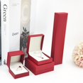 thumbnail image 3 of Caja de joyería de ángulo recto rojo de alta gama con transmisión en vivo con colgante de productos, collar, caja de anillo, embalaje de regalo de joyería de oro, 3 of 5
