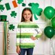 thumbnail image 1 of Blusas y camisas de manga larga con cuello redondo, informales, con estampado del Día de San Patricio, de manga tres cuartos y cuello redondo, para niños de talla mediana y grande., 1 of 6