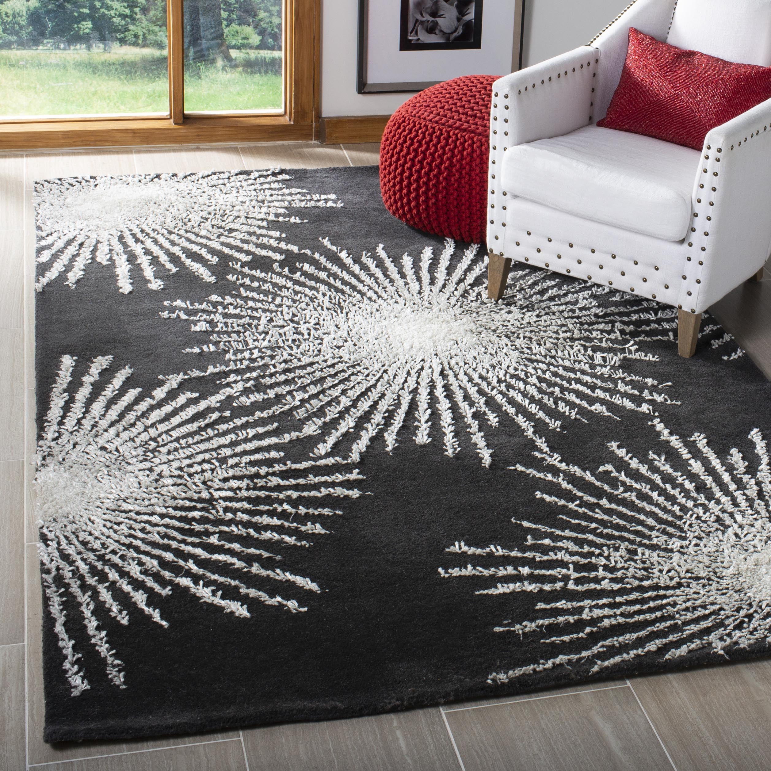 SAFAVIEH Soho Fiesta Geometric Area Rug, Charcoal/Ivory, 2'6" x 4'