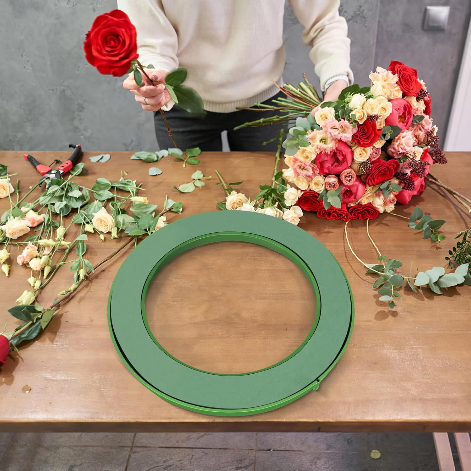 ABPETE Floral Foam with Sucker, 16.5 Inch Round Floral Wet Foam Ring Artificial Arrangements Mud for DIY Flower Arrangement, Wedding Car Decoration Tool, Green