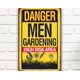 thumbnail image 1 of Letrero de metal: "Peligro para hombres, jardinería, área de alto riesgo", uso duradero en interiores y exteriores, excelente decoración para jardines y granjas, y regalo para el Día del Padre., 1 of 4