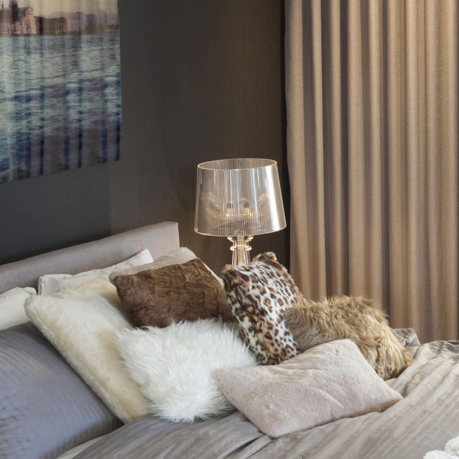 COUSSIN EN FAUSSE FOURRURE BELTON 12"X20" 2 PQT