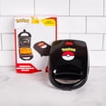 thumbnail image 2 of Uncanny Brands Pokémon Pokéball - Sandwichera de queso individual - Aparato de cocina Pokémon, 2 of 5