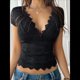 thumbnail image 4 of Tops Cortos de Verano con Cuello en V y Encaje de Corta para Mujer, Ajustados, Estilo Y2K, para Salir. Negro L, 4 of 8