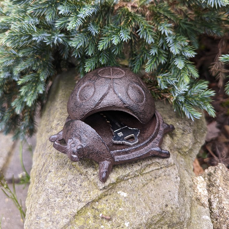 Garden Key Storage Cast Iron Frog Hide-a-Key - Decorative Outdoor Key ...
