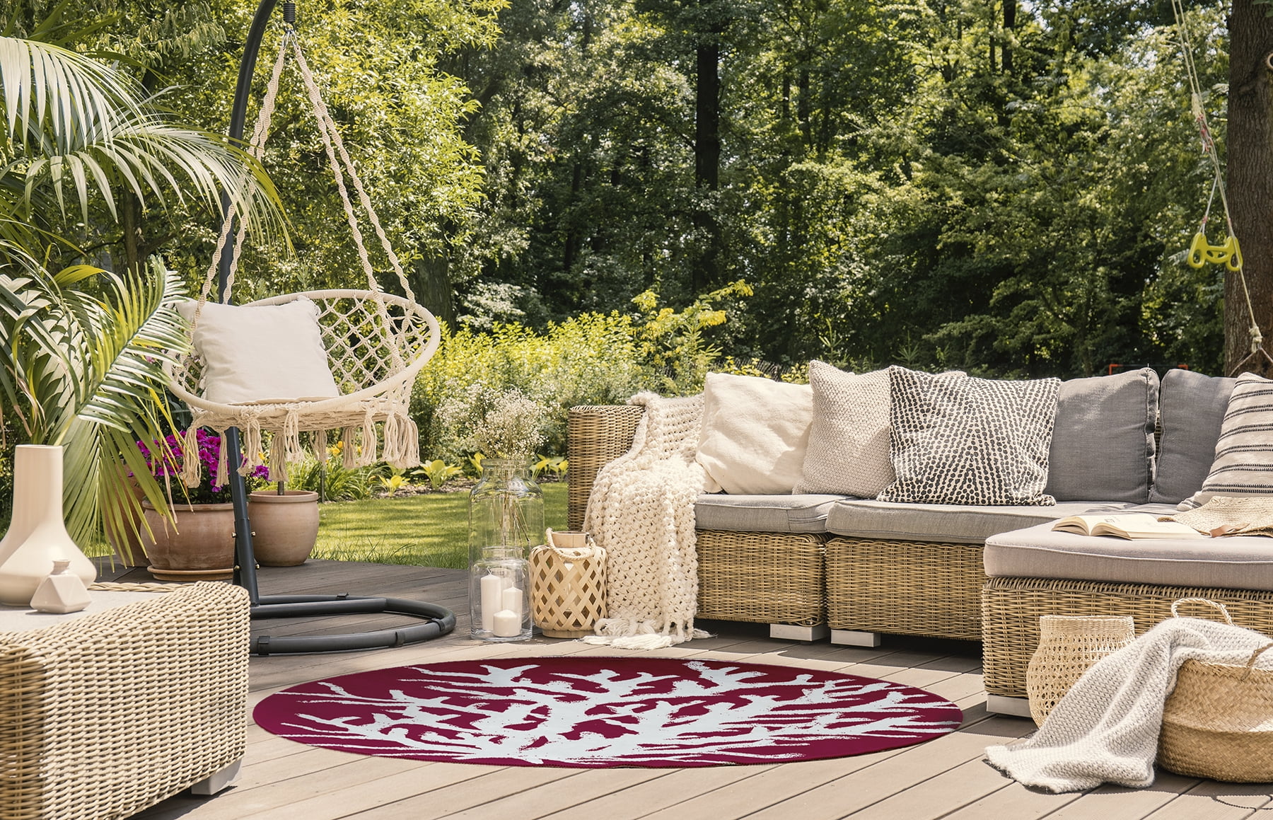 5' Round Simply Daisy Big Seaweed Beach Style Chenille Area Rug, Maroon Red