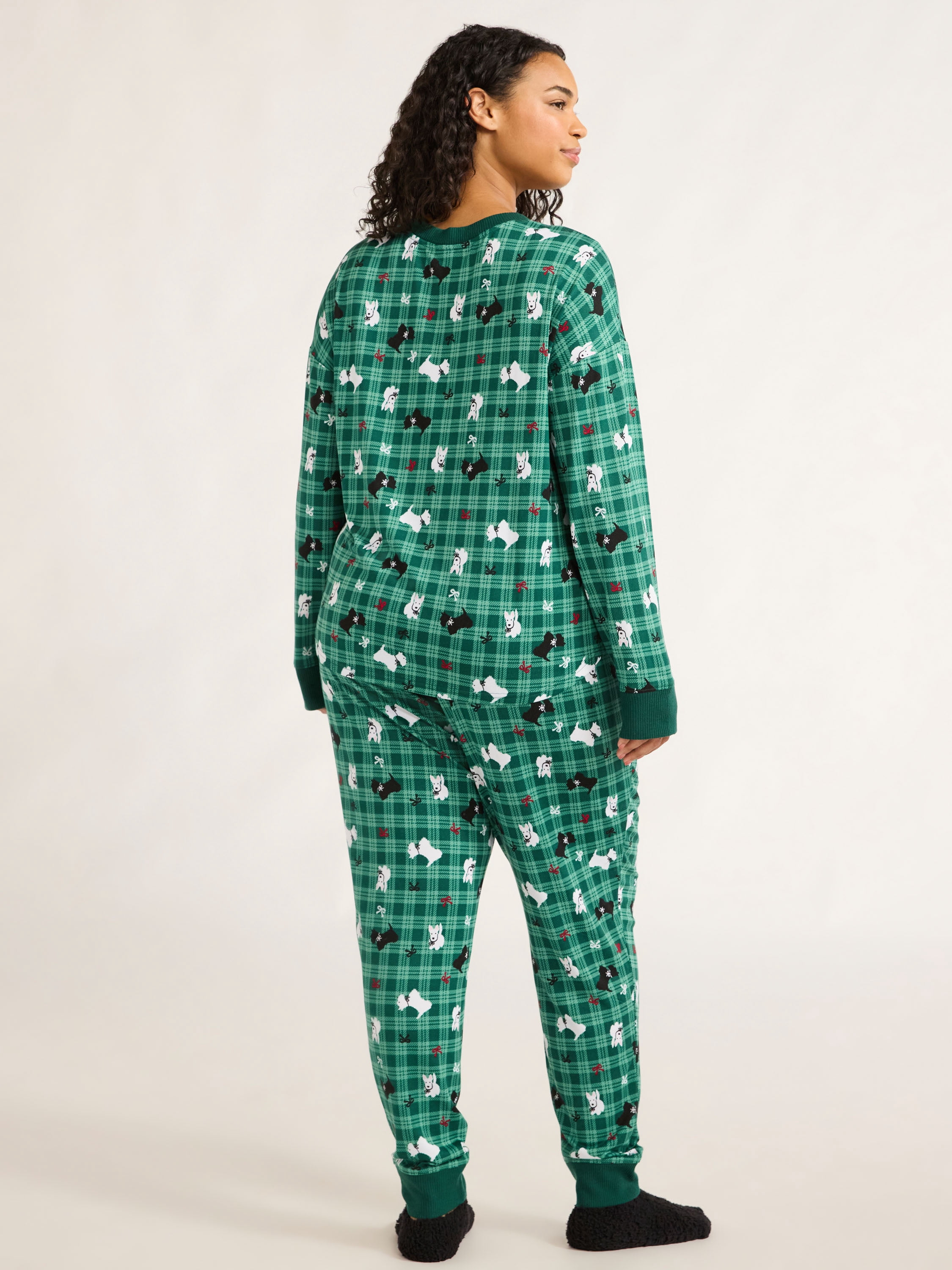 Joyspun Women's Pajama Top, Joggers and Socks Pajama Gift Set, 3-Piece, Sizes S-3X