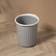 thumbnail image 4 of Bote de basura delgado de plástico - Diseño sin tapa | Cubo de basura que ahorra espacio para baño, dormitorio, cocina, oficina | Ligero Blanco o Gris | Material duradero | 9.25x8.46x6.69 pulgadas, 4 of 7