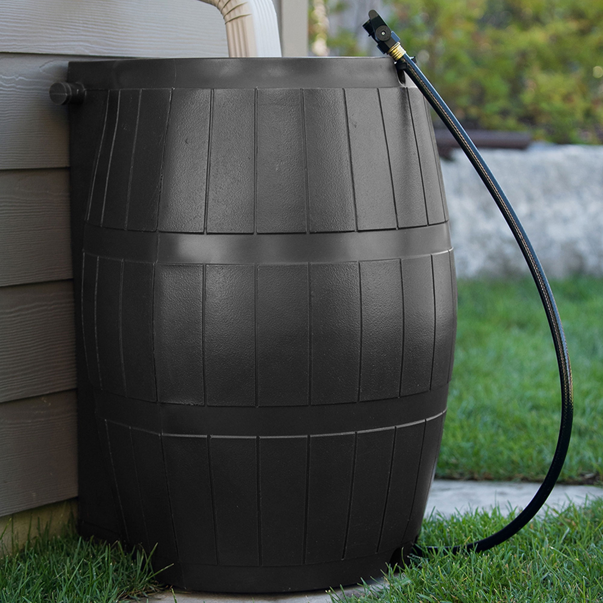 FCMP Outdoor RC4000 50 Gallon Outdoor Rain Water Catcher Barrel, Black