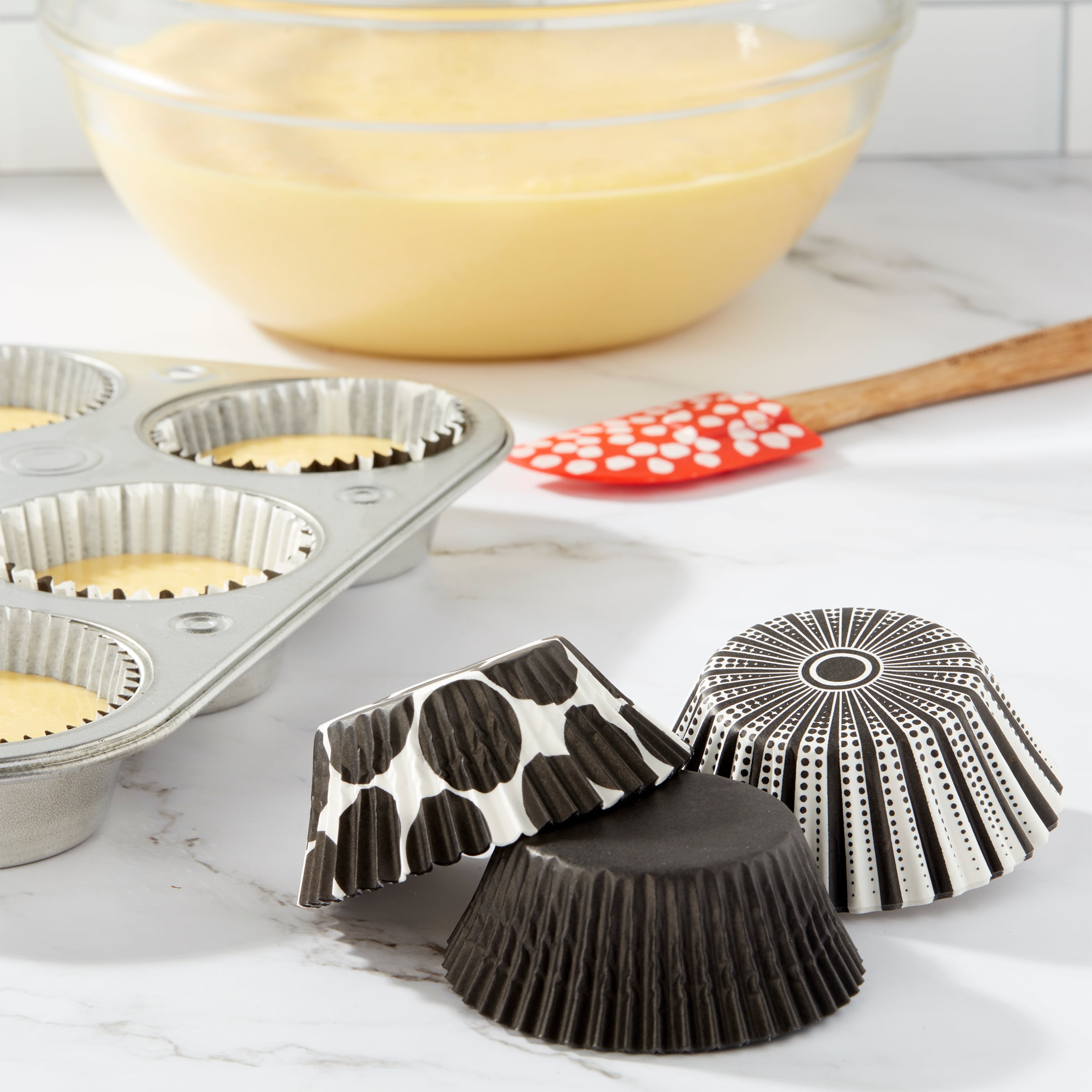 Great Value Black & White Cupcake Liners, 75 Count