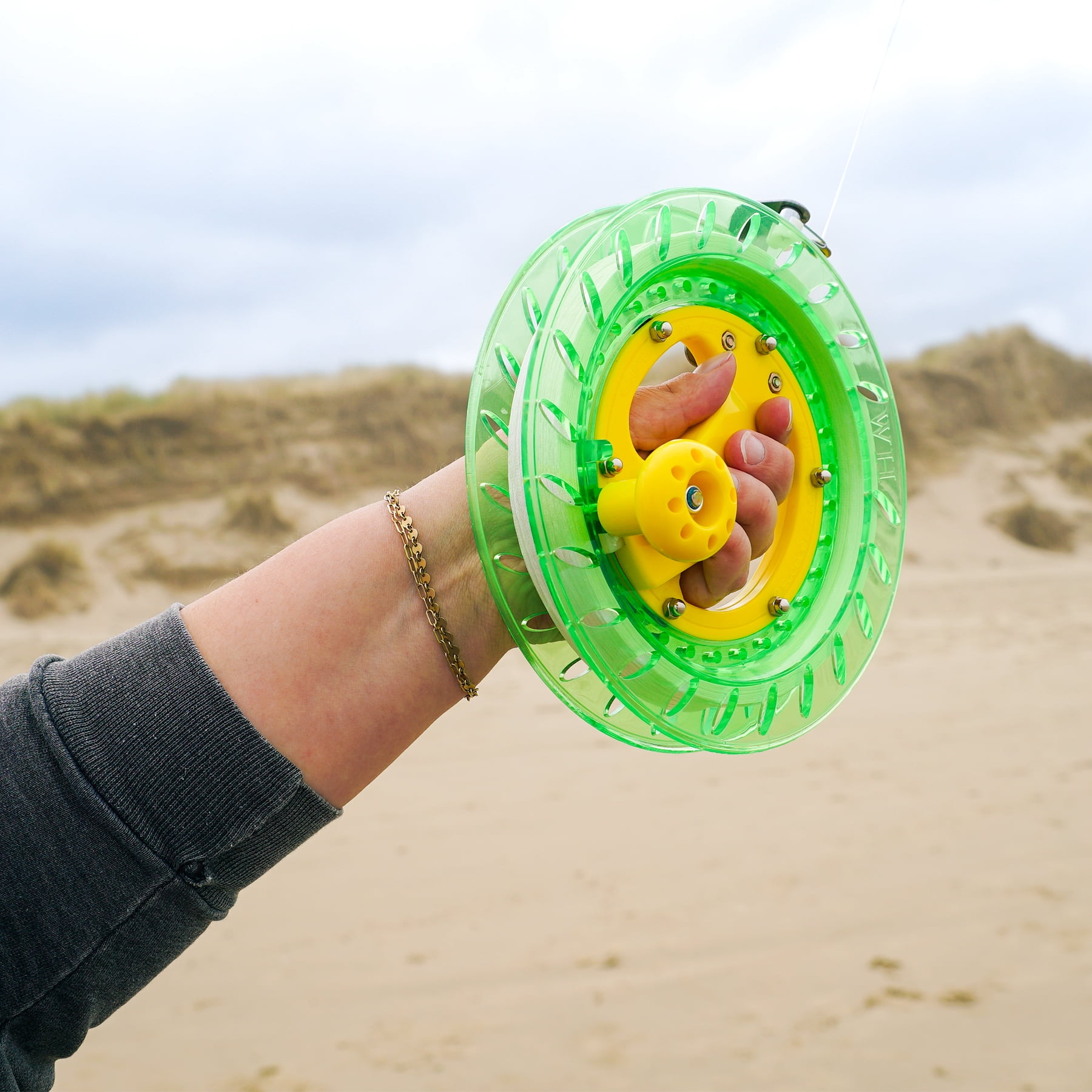 In the Breeze 3446 — 50 LB x 640' 8-inch Braided Line Kite Reel, Green — Kite Flying Accessory — Kite Reel with Line
