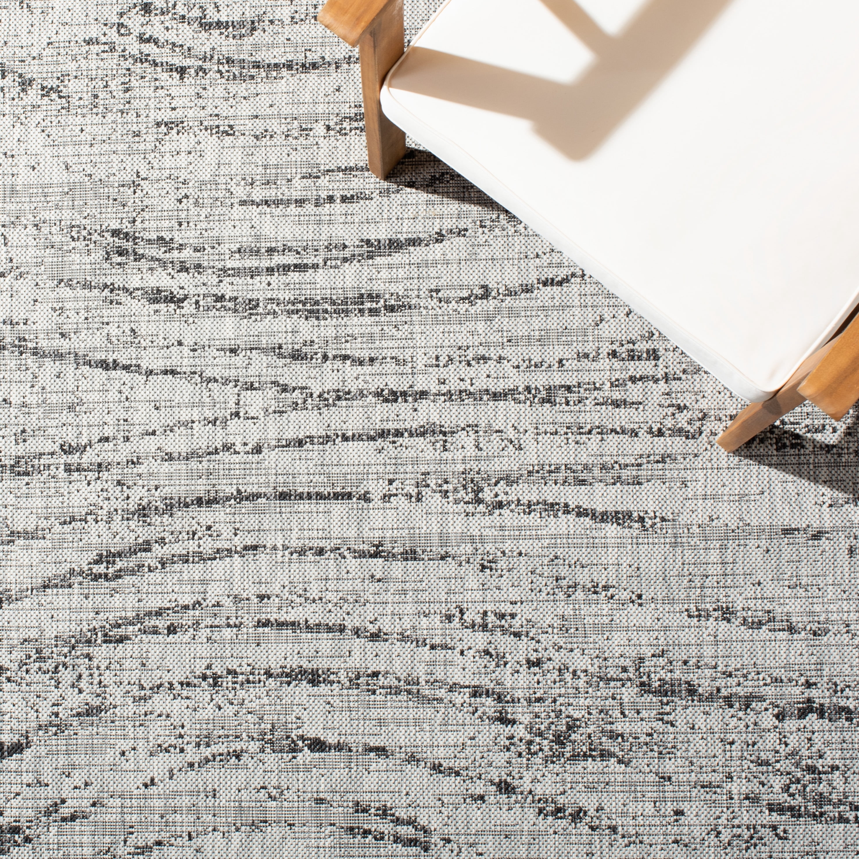 SAFAVIEH Courtyard Robena Abstract Indoor/Outdoor Area Rug, Ivory/Grey, 5'5" x 7'7"