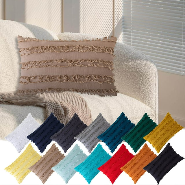 funda de almohada moderna para exteriores, protector de cojín, funda de respaldo, funda de almohada para patio resistente a la intemperie, funda de cojín de jardín duradera, protector de almohada par Vista frontal centrada de un cojín rectangular beige con franjas horizontales de flecos texturizados sobre un sofá crema de tejido bouclé; miniaturas inferiores muestran la disponibilidad multicolor. A menudo usada como funda de respaldo decorativa para terrazas y patios, fácil de limpiar.