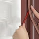 thumbnail image 4 of Moldura flexible | Tira de sellado autoadhesiva y moldura de pared autoadhesiva para bordes de azulejos, salpicaderos y esquinas | Moldura de goma de 6 metros para mejoras y decoración del hogar, 4 of 7